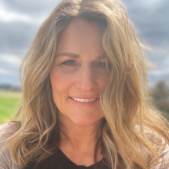 Meet your Posher, Lori - Picture 1 of 1